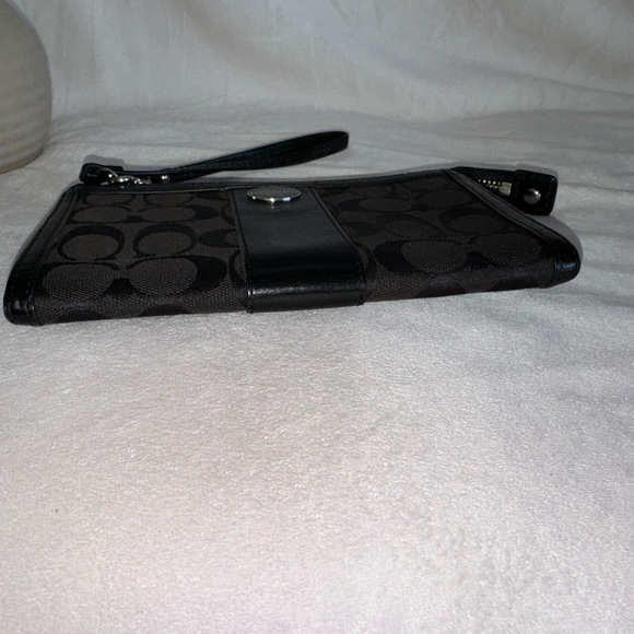 Coach Women's Black Square Shape Front Zipper Wristlet/Wallet - Picture 8 of 14